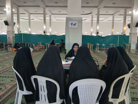 تصاویر/حضور طلاب مدرسه علمیه الهیه در مسابقه لیگ قرآنی زندگی با آیه ها در ساوه