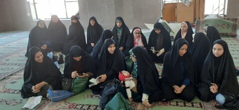 تصاویر/برگزاری آزمون زندگی با آیه‌ها با حضور طلاب موسسه آموزش عالی ریحانة الرسول ساوه