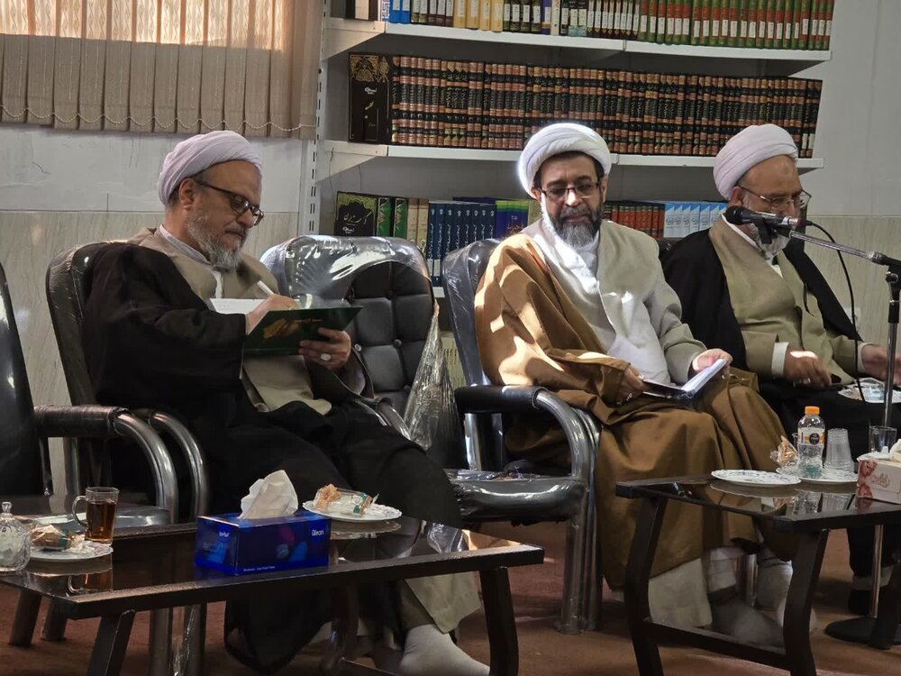 برگزاری نشست هم‌اندیشی با روحانیون مسئول نهادهای استان، در حوزه علمیه خواهران یزد+عکس