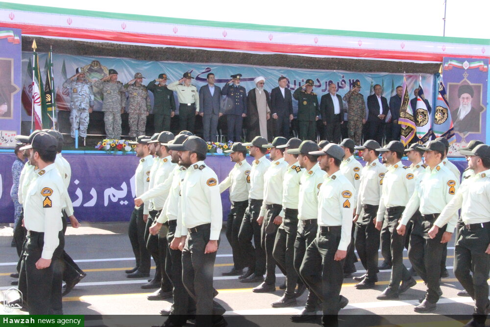تصاویر/ رژه اقتدار روز ارتش در بوشهر