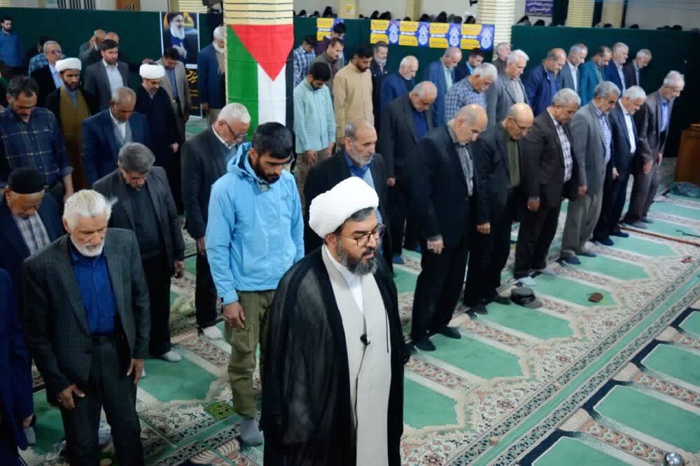 تصاویر/ اقامه نمازجمعه در الیگودرز