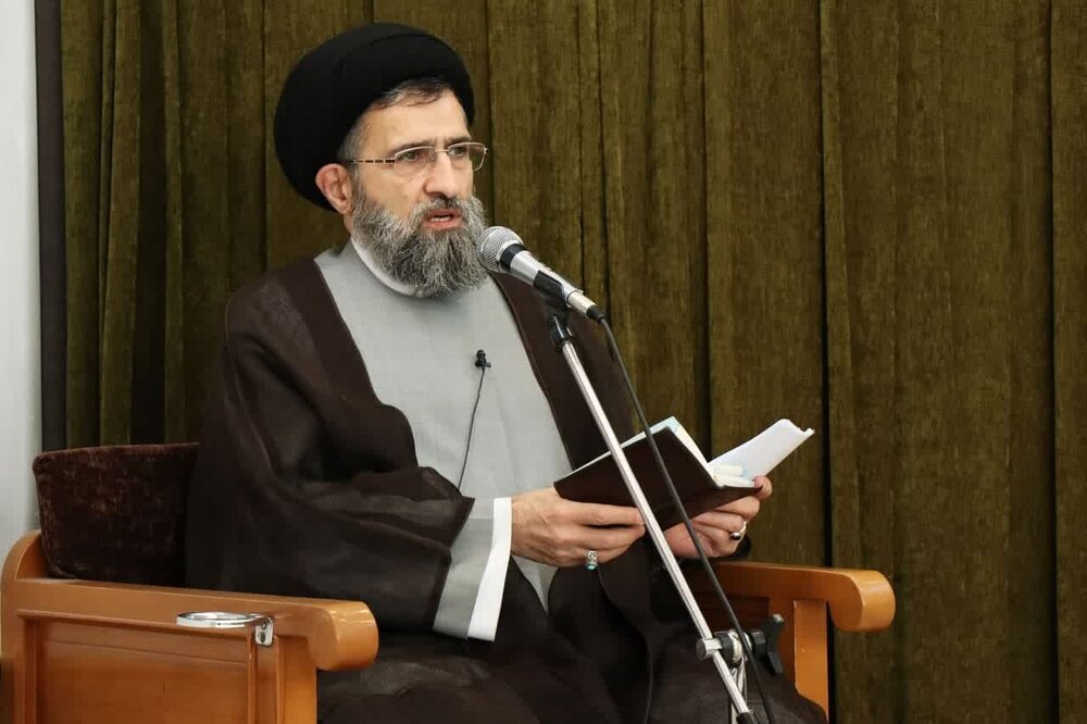 پرهیز از افراط و تفریط، راهبرد اصلی سیره اهل‌بیت(ع) در سبک زندگی اسلامی