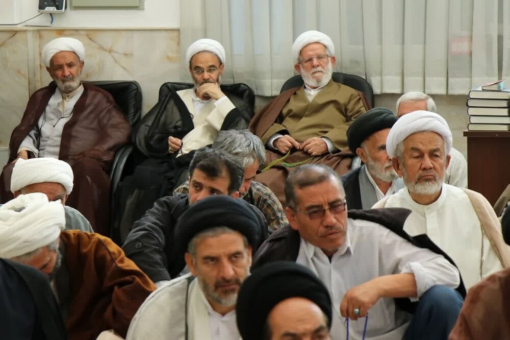 پرهیز از افراط و تفریط، راهبرد اصلی سیره اهل‌بیت(ع) در سبک زندگی اسلامی