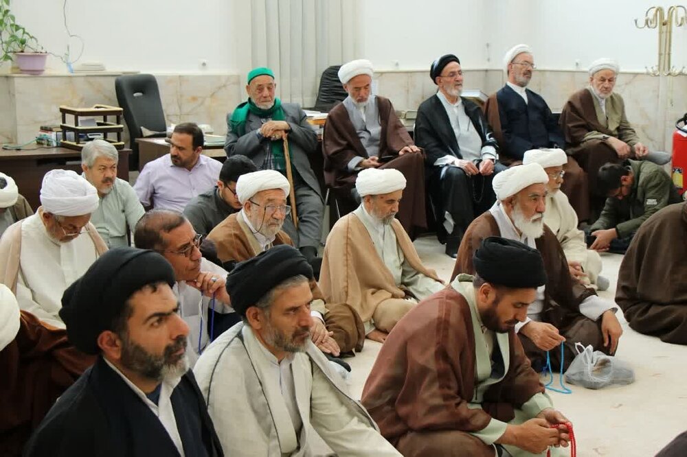 پرهیز از افراط و تفریط، راهبرد اصلی سیره اهل‌بیت(ع) در سبک زندگی اسلامی