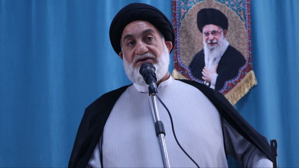 امام جمعه ایوان: نیروهای مسلح در تمام بحران‌ها در کنار مردم هستند