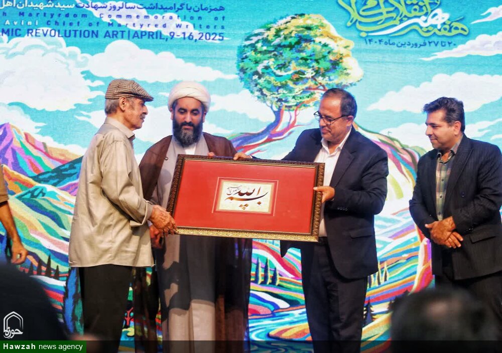 تصاویر/ آیین تجلیل از چهره برتر هنر انقلاب بوشهر