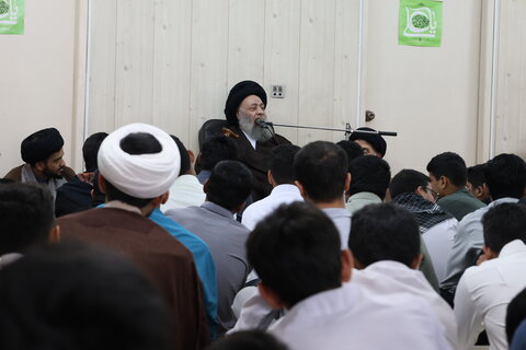 تصاویر/دیدار طلاب جدید الورود مدارس علمیه استان خوزستان با آیت‌ الله موسوی جزایری