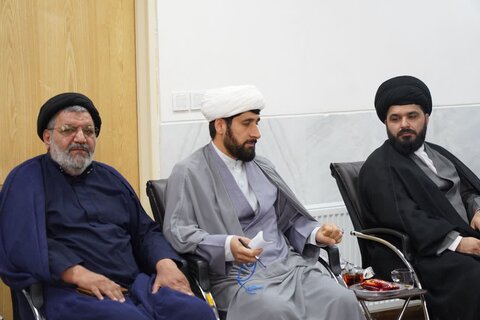 تصاویر دیدار تعدادی از مسئولین دفاتر نمایندگی‌های ولی فقیه ادارات لرستان با نماینده ولی فقیه در استان