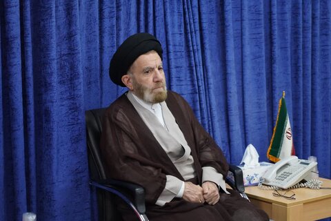 تصاویر دیدار تعدادی از مسئولین دفاتر نمایندگی‌های ولی فقیه ادارات لرستان با نماینده ولی فقیه در استان