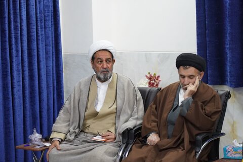 تصاویر دیدار تعدادی از مسئولین دفاتر نمایندگی‌های ولی فقیه ادارات لرستان با نماینده ولی فقیه در استان