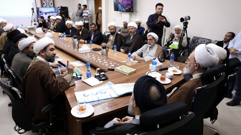 تصاویر/نشست رئیس مرکز فعالیت های دینی شهرداری تهران با آیت الله اعرفی