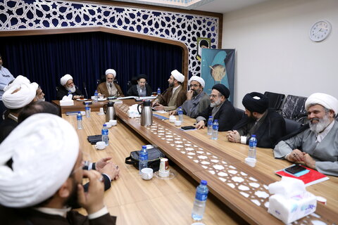 تصاویر/نشست رئیس مرکز فعالیت های دینی شهرداری تهران با آیت الله اعرفی