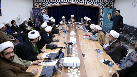 تصاویر/نشست رئیس مرکز فعالیت های دینی شهرداری تهران با آیت الله اعرفی