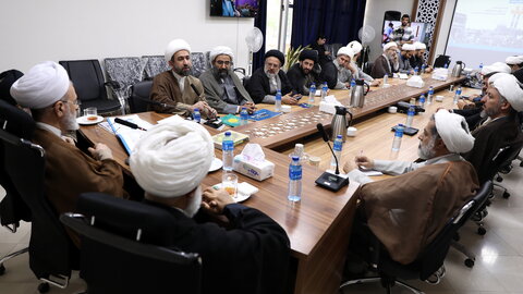 تصاویر/نشست رئیس مرکز فعالیت های دینی شهرداری تهران با آیت الله اعرفی