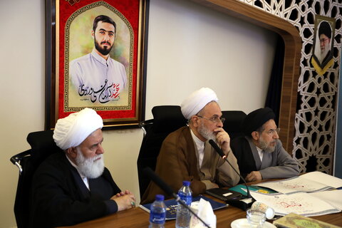 تصاویر/نشست رئیس مرکز فعالیت های دینی شهرداری تهران با آیت الله اعرفی