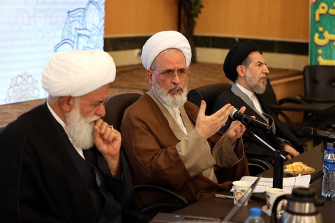 تصاویر/ جلسه  آیت الله اعرافی و معاونین ایشان با نهادهای حوزوی استان تهران