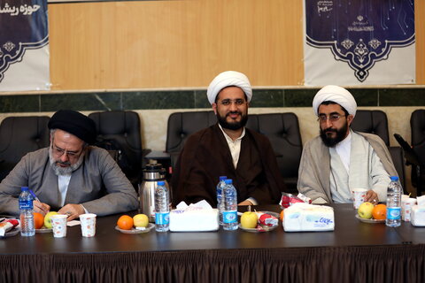 تصاویر/ جلسه  آیت الله اعرافی و معاونین ایشان با نهادهای حوزوی استان تهران