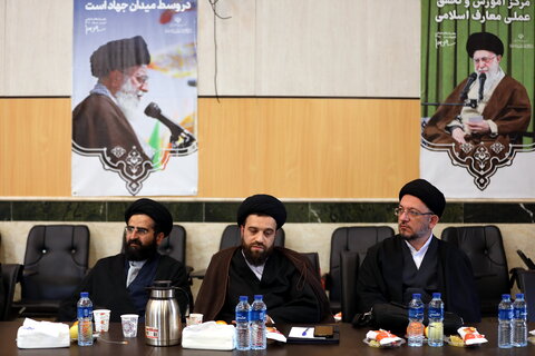 تصاویر/ جلسه  آیت الله اعرافی و معاونین ایشان با نهادهای حوزوی استان تهران