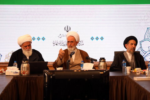 تصاویر/ جلسه  آیت الله اعرافی و معاونین ایشان با نهادهای حوزوی استان تهران