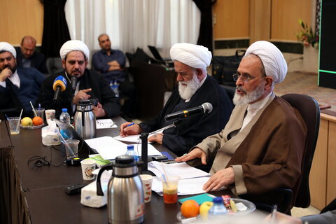 تصاویر / جلسه  آیت الله اعرافی و معاونین ایشان با شورای معاونین استان تهران و جمع بندی