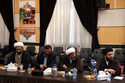 تصاویر / جلسه  آیت الله اعرافی و معاونین ایشان با شورای معاونین استان تهران و جمع بندی