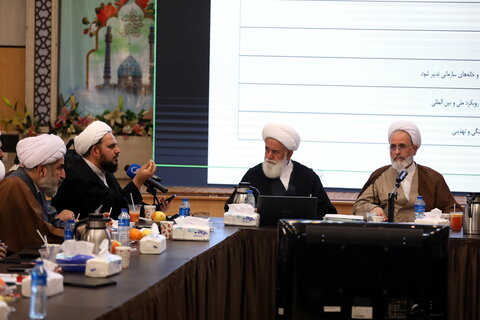 تصاویر / جلسه  آیت الله اعرافی و معاونین ایشان با شورای معاونین استان تهران و جمع بندی