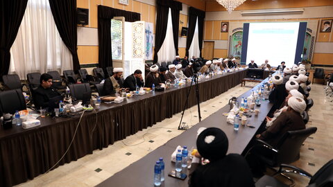 تصاویر / جلسه  آیت الله اعرافی و معاونین ایشان با شورای معاونین استان تهران و جمع بندی