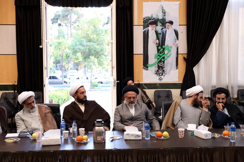 تصاویر / جلسه  آیت الله اعرافی و معاونین ایشان با شورای معاونین استان تهران و جمع بندی