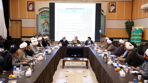 تصاویر / جلسه  آیت الله اعرافی و معاونین ایشان با شورای معاونین استان تهران و جمع بندی