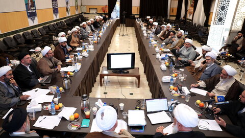 تصاویر / جلسه  آیت الله اعرافی و معاونین ایشان با شورای معاونین استان تهران و جمع بندی