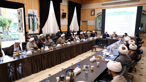 تصاویر / جلسه  آیت الله اعرافی و معاونین ایشان با شورای معاونین استان تهران و جمع بندی