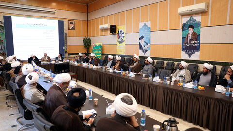 تصاویر / جلسه  آیت الله اعرافی و معاونین ایشان با شورای معاونین استان تهران و جمع بندی