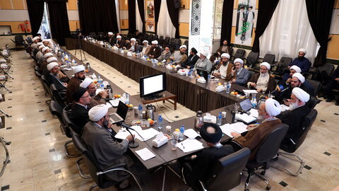 تصاویر / جلسه  آیت الله اعرافی و معاونین ایشان با شورای معاونین استان تهران و جمع بندی