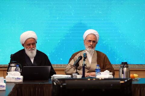 تصاویر / جلسه  آیت الله اعرافی و معاونین ایشان با شورای معاونین استان تهران و جمع بندی