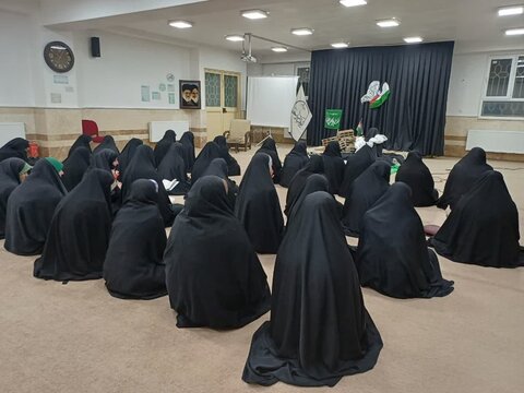 تصاویر/ مراسم استغاثه به امام زمان (عج) در مدرسه علمیه زینب کبری(س) ارومیه