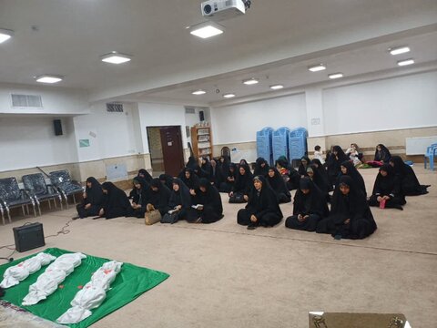 تصاویر/ مراسم استغاثه به امام زمان (عج) در مدرسه علمیه زینب کبری(س) ارومیه