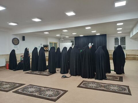 تصاویر/ مراسم استغاثه به امام زمان (عج) در مدرسه علمیه زینب کبری(س) ارومیه