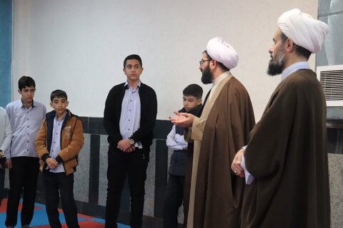 تصاویر/ ازدید دانش آموزان مدرسه شهید آهنگری ارومیه از مدرسه علمیه امام خامنه‌ای ارومیه