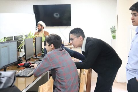 تصاویر/ ازدید دانش آموزان مدرسه شهید آهنگری ارومیه از مدرسه علمیه امام خامنه‌ای ارومیه