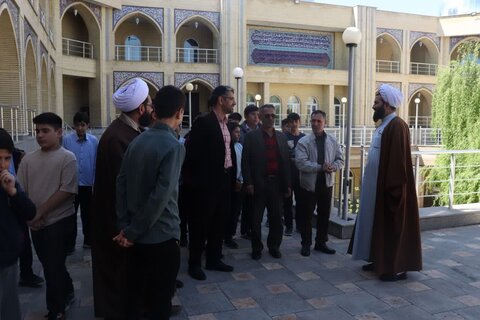 تصاویر/ ازدید دانش آموزان مدرسه شهید آهنگری ارومیه از مدرسه علمیه امام خامنه‌ای ارومیه