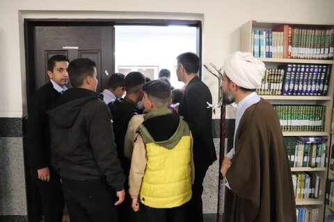 تصاویر/ ازدید دانش آموزان مدرسه شهید آهنگری ارومیه از مدرسه علمیه امام خامنه‌ای ارومیه