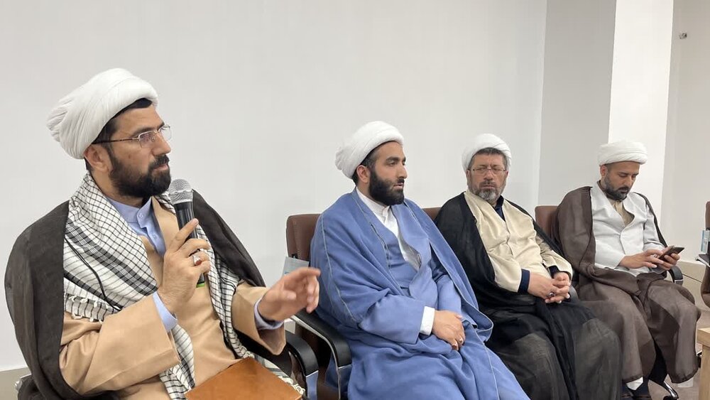 از ظرفیت ۲۵۰ نفر از مبلغین شاغل در آموزش و پرورش برای جذب و پذیرش مدارس علمیه استفاده شود