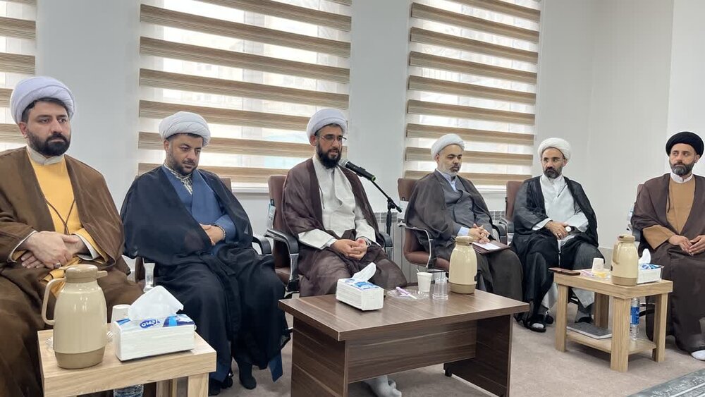 از ظرفیت ۲۵۰ نفر از مبلغین شاغل در آموزش و پرورش برای جذب و پذیرش مدارس علمیه استفاده شود