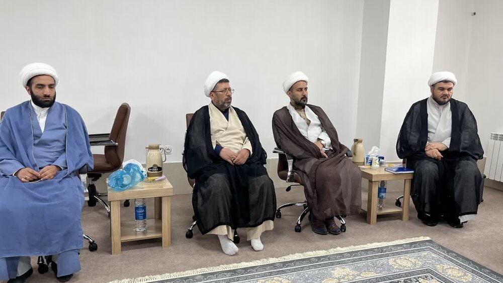 از ظرفیت ۲۵۰ نفر از مبلغین شاغل در آموزش و پرورش برای جذب و پذیرش مدارس علمیه استفاده شود