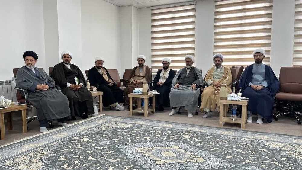 از ظرفیت ۲۵۰ نفر از مبلغین شاغل در آموزش و پرورش برای جذب و پذیرش مدارس علمیه استفاده شود