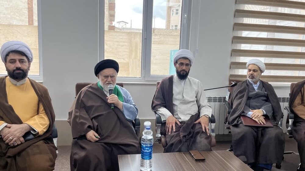 از ظرفیت ۲۵۰ نفر از مبلغین شاغل در آموزش و پرورش برای جذب و پذیرش مدارس علمیه استفاده شود