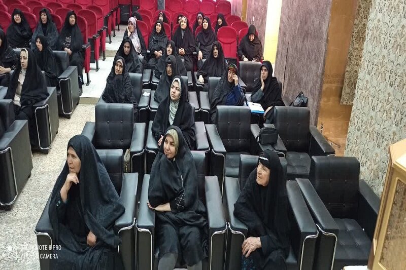 جلسات توجیهی ویژه بانوان زائر حج تمتع کاروان سلسله و دلفان برگزار شد+تصاویر