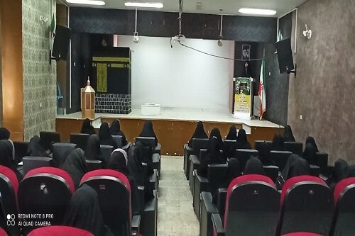جلسات توجیهی ویژه بانوان زائر حج تمتع کاروان سلسله و دلفان برگزار شد+تصاویر