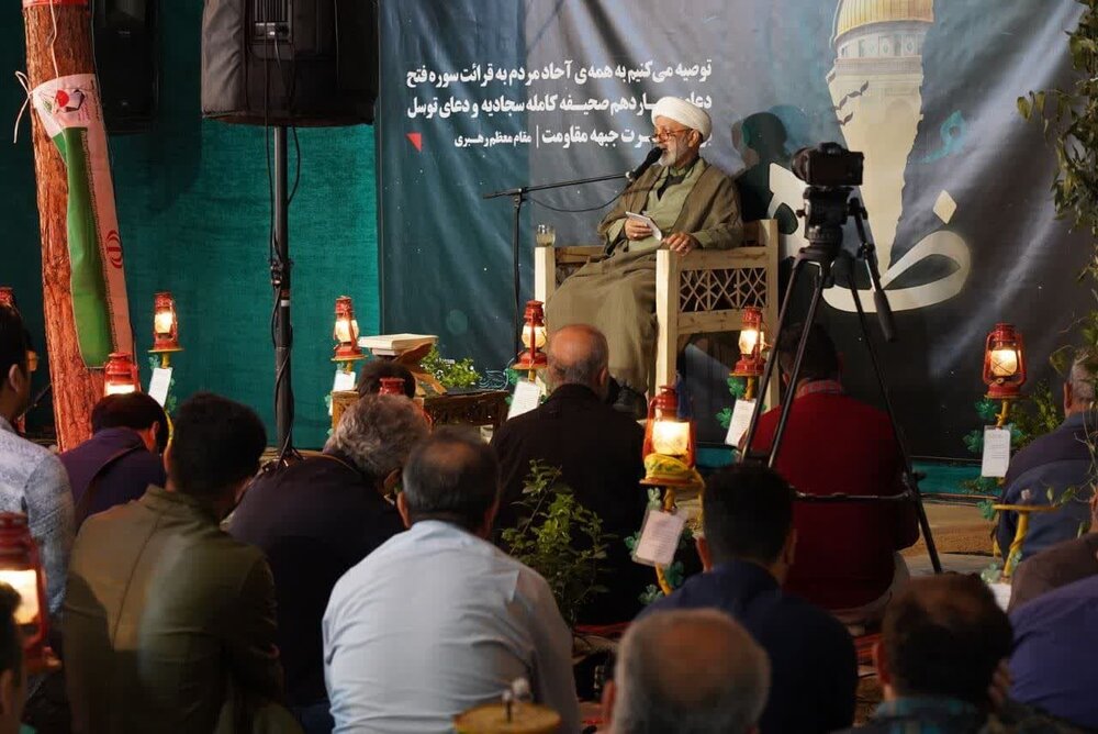 غرفه های خدمت رسانی رایگان کمپین «امام مهدی کیست؟» برپا شد+ عکس