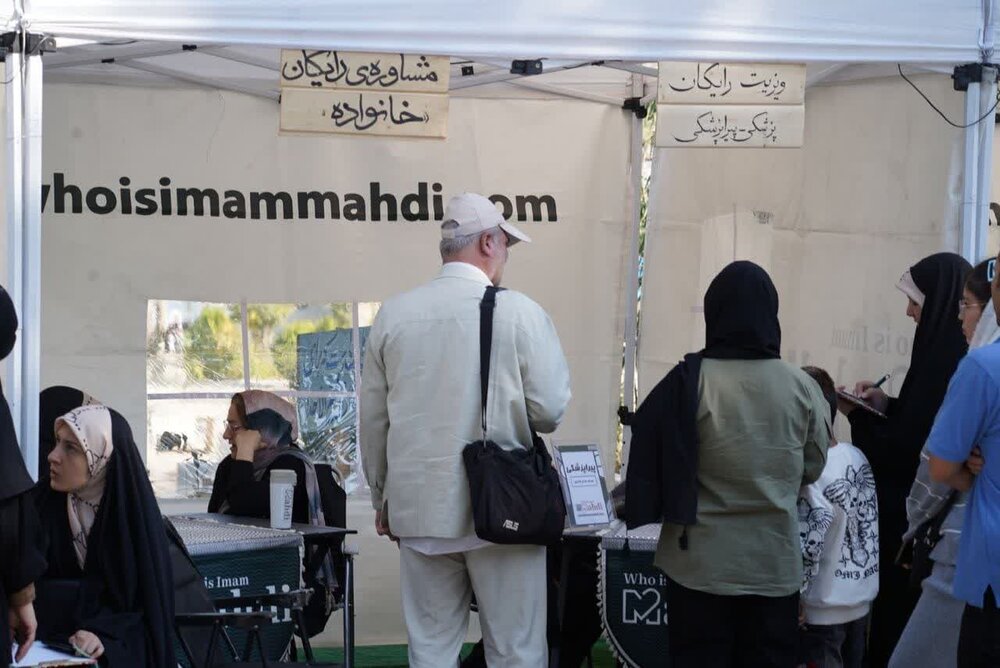 غرفه های خدمت رسانی رایگان کمپین «امام مهدی کیست؟» برپا شد+ عکس